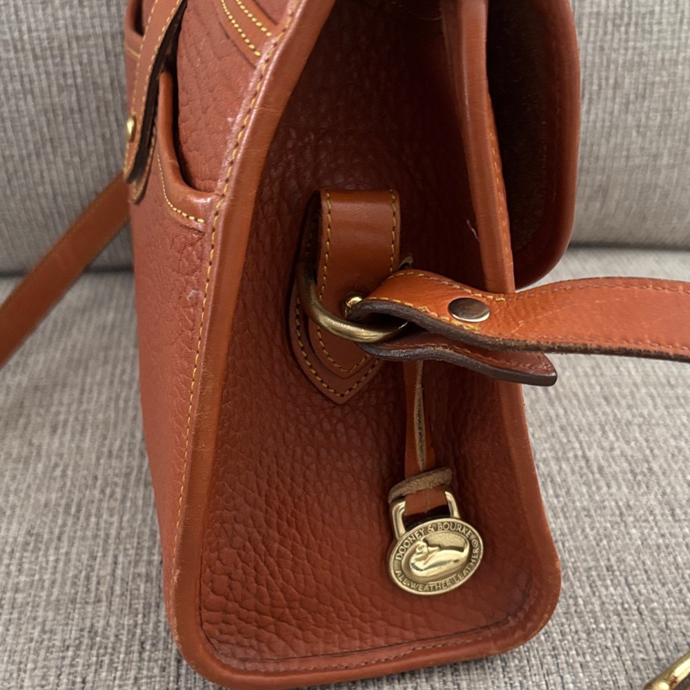 Vintage Like NEW Dooney & Bourke Saddle Pebbled Leather Crossbody Bag - Picture 7 of 12